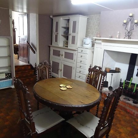 Charming French Cottage-Gite In The Heart Of Quiet Gorron 外观 照片