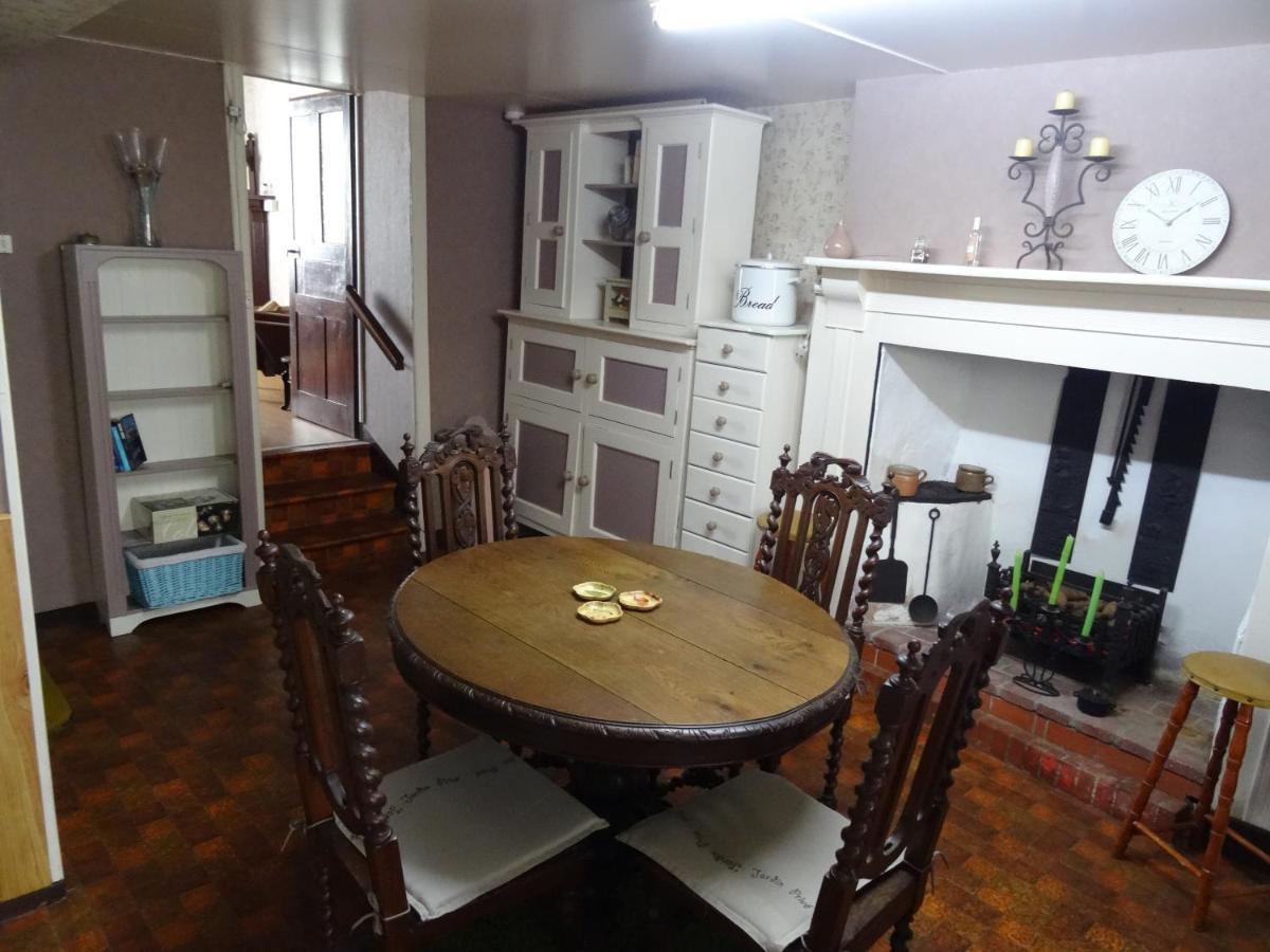Charming French Cottage-Gite In The Heart Of Quiet Gorron 外观 照片
