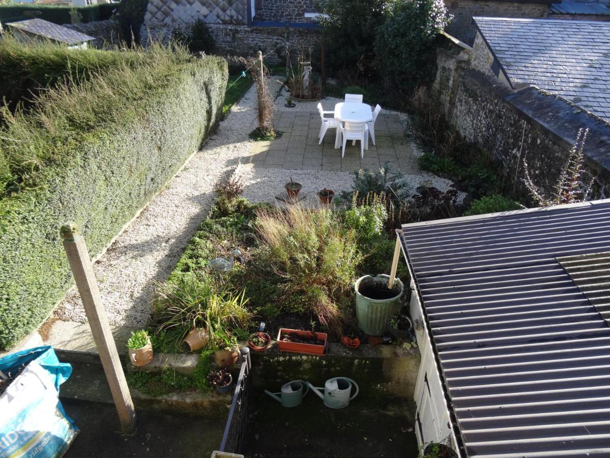 Charming French Cottage-Gite In The Heart Of Quiet Gorron 外观 照片