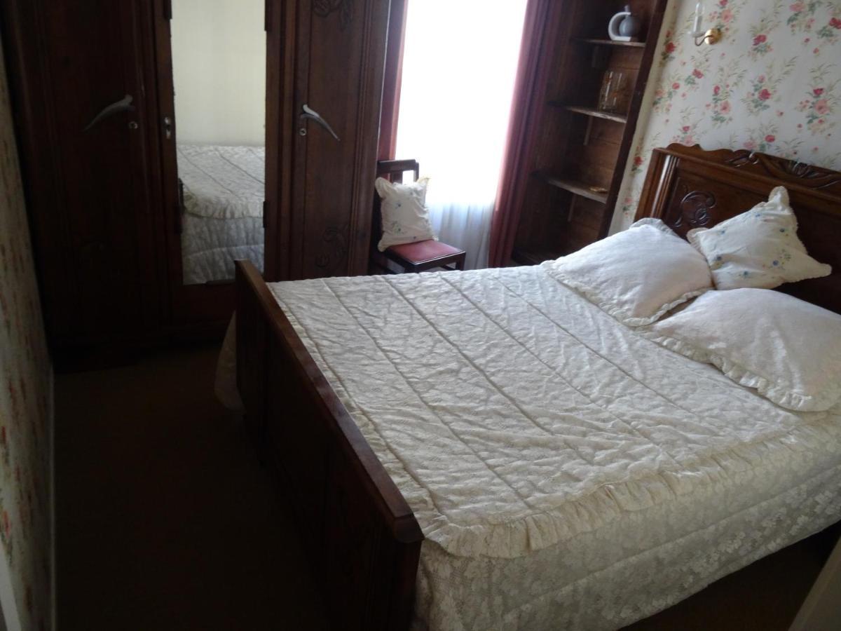 Charming French Cottage-Gite In The Heart Of Quiet Gorron 外观 照片